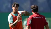 Palmeiras sem Paulinho contra Vitória busca manter liderança fora de casa