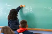 Paraná abre 4 mil vagas temporárias para professores e pedagogos