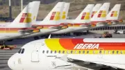 Passageiros ficam 4h em avião parado no Galeão antes de voo cancelado