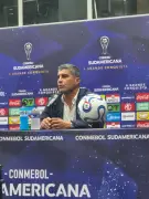 Pedro Emanuel celebra vitória 'competente' e evolução do Vasco na Sul-Americana