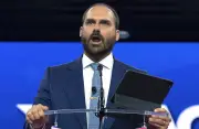 PF conclui processo para demissão de Eduardo Bolsonaro e encaminha pedido ao Ministério da Justiça