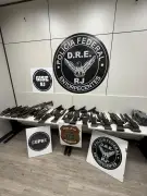 PF prende motorista com 16 fuzis e 4 pistolas para facções no Rio