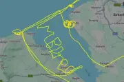 Piloto escreve 'estou entediado' no céu durante voo de teste na Inglaterra
