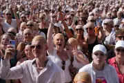 Pitbull quebra recorde mundial com 22 mil fãs de touca careca em Londres