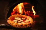 Pizza da Mooca: 15 anos com sabores de chefs convidados