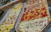 Pizza gigante de 70 cm com até 40 pedaços faz sucesso em Bauru