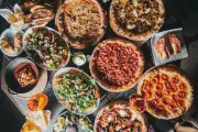 Pizza pesa mais no orçamento, mas Brasil abre 13 novas pizzarias por dia