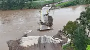 Ponte da FelizCidade é destruída novamente pela chuva em Feliz
