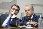 Pré-campanha aciona TSE por suspeita de ataque coordenado contra Flávio