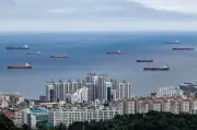 Preços do petróleo despencam 43% com acordo EUA-Irã e oferta global