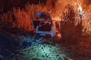 PRF apreende 378 kg de maconha em carro que pegou fogo em MS
