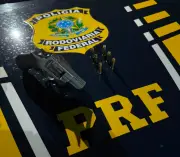 PRF prende dois homens por porte ilegal de arma em rodovias de Roraima