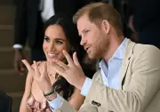 Príncipe Harry viaja sozinho ao Reino Unido sem Meghan e os filhos