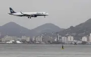 Projeto aprova passagem aérea grátis para aposentados do INSS em tratamento médico