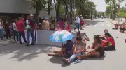 Protesto por moradia bloqueia Avenida Cais do Apolo no Recife