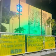 Protestos na CBF após eliminação do Brasil na Copa do Mundo 2026