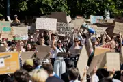 Protestos na Ucrânia contestam demissão de ministro de drones