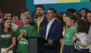 PT aciona STF e TSE contra vídeo de Bolsonaro feito com IA em ato de Flávio