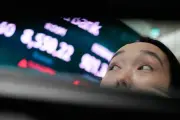 Queda em ações de tecnologia na Coreia do Sul limita otimismo global
