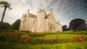 Quem Vive Ali? Visita a castelo medieval francês habitado por família