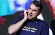 Racha entre Flávio e Michelle Bolsonaro ameaça pré-candidatura
