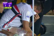 Rafael Tolói chora ao ser substituído por lesão em jogo do São Paulo