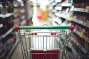Rede Vitória Supermercados condenada a pagar R$ 500 mil por vender produtos impróprios