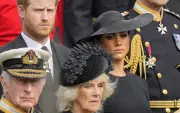 Rei Charles III se reúne com príncipe Harry e família após anos de rompimento
