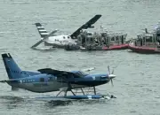 Resgate dramático de hidroavião no East River em Nova York