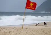 Ressaca no Rio: ondas de até 3 metros até terça