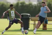 Rice, James e Guéhi voltam a treinar pela Inglaterra na véspera das quartas