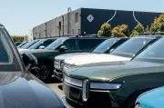 Rivian despenca 14% após anunciar oferta de ações de US$ 1,5 bi