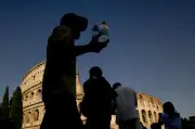 Roma cria 'refúgios climáticos' gratuitos em cinemas e bibliotecas contra calor extremo