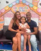 Romário e ex-mulher vão a festa na creche da neta: 'Tem que participar'
