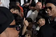 Ronaldinho Gaúcho encontra sósia no Sertão da Paraíba