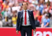 Rudi Garcia ironiza reversão de expulsão de Balogun e prega foco na vitória