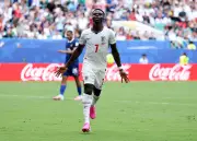 Saka desabafa após hat-trick: 'Queria ter jogado mais na Copa'