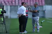 Santa Cruz volta ao mercado de transferências apesar de dívidas