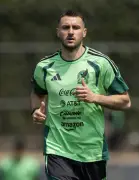 Santiago Giménez sofre grave lesão no tornozelo em jogo do México contra a Inglaterra