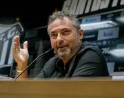 Santos chega a três meses de atraso no direito de imagem do elenco