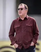 Santos quita salários de junho do elenco profissional, mas imagem segue atrasada