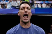 Scaloni chora após virada épica da Argentina sobre Inglaterra