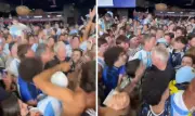 Schweinsteiger comemora com argentinos e brinca: 'Venço há três vezes'