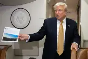 Senadores democratas pedem investigação da SEC sobre Truth API de Trump