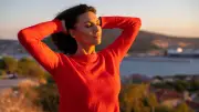 Sinais físicos de emoções: corpo fala antes da mente perceber