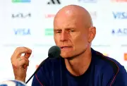 Solbakken homenageia Ancelotti antes de Brasil x Noruega na Copa