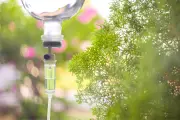 Soroterapia: promessas de beleza não têm aval científico, alertam médicos