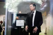 Spacex afasta cidadãos e componentes chineses da cadeia