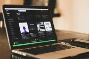 Spotify remove 500 mil streams de música de Malcolm Todd por suspeita de manipulação