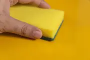 Sua esponja de cozinha é um esconderijo de bactérias: teste do cheiro não funciona